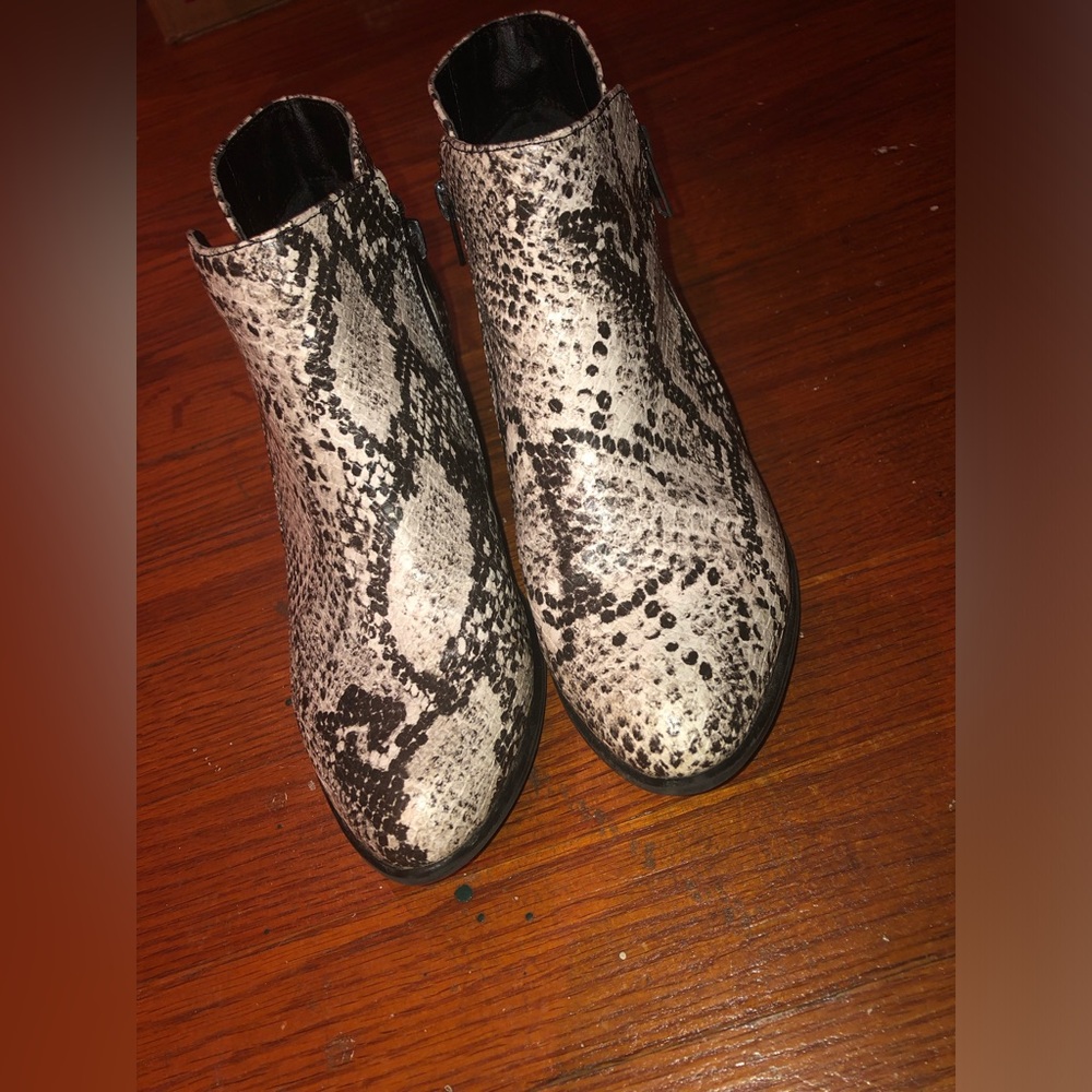 Portland boots Real Leather Fake Snake skin Size 6.